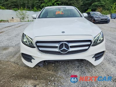 Piąte zdjęcie samochodu w środku: 2020 MERCEDES-BENZ E 350 4MATIC VIN:WDDZF8EB6LA700902 - miniatura