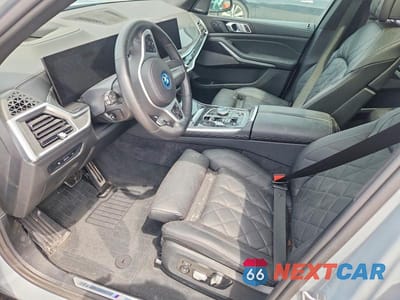 Zdjęcie 7 z 13 samochodu: 2025 BMW X5 XDRIVE50E VIN:5UX43EU02S9Y29486 - miniatura