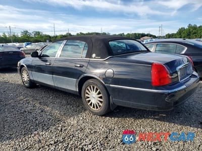 Drugie zdjęcie samochodu z przodu: 2004 LINCOLN TOWN CAR EXECUTIVE VIN:1LNHM81W14Y660527 - miniatura