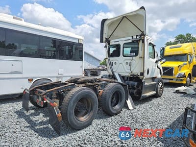 Czwarte zdjęcie samochodu z boku: 2020 FREIGHTLINER CASCADIA 126 SEMI TRUCK VIN:3AKJHLDV3LSLF0836 - miniatura