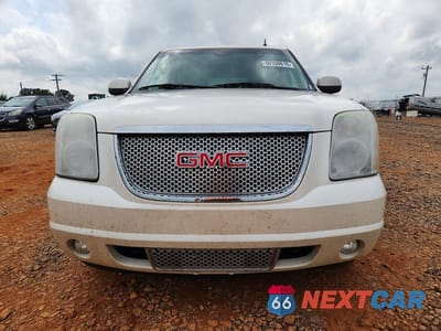 Piąte zdjęcie samochodu w środku: 2011 GMC YUKON DENALI VIN:1GKS2EEF2BR214200 - miniatura