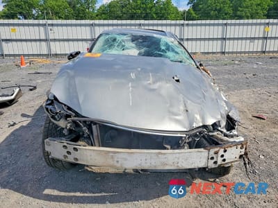 Piąte zdjęcie samochodu w środku: 2019 LEXUS IS 300 VIN:JTHC81D26K5039090 - miniatura