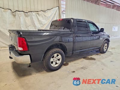 Trzecie zdjęcie samochodu z tyłu: 2018 RAM 1500 ST VIN:1C6RR6KG4JS313513 - miniatura