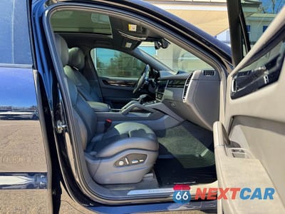 Piąte zdjęcie samochodu w środku: 2021 PORSCHE CAYENNE COUPE VIN:WP1BA2AY2MDA41376 - miniatura