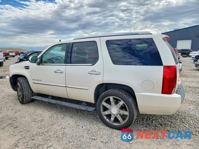 Drugie zdjęcie samochodu z przodu: 2008 CADILLAC ESCALADE LUXURY VIN:1GYFK638X8R184860 - miniatura