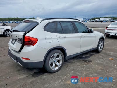 Trzecie zdjęcie samochodu z tyłu: 2015 BMW X1 SDRIVE28I VIN:WBAVM1C59FVZ94521 - miniatura