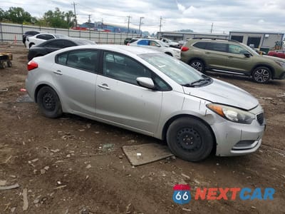 Czwarte zdjęcie samochodu z boku: 2015 KIA FORTE LX VIN:KNAFX4A60F5278485 - miniatura