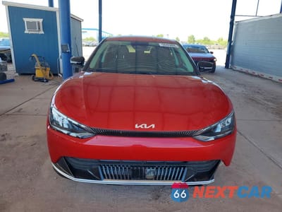 Piąte zdjęcie samochodu w środku: 2024 KIA EV6 WIND VIN:KNDC34LA2R5205108 - miniatura