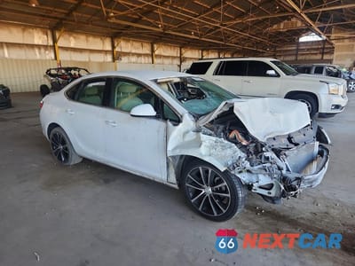 Czwarte zdjęcie samochodu z boku: 2017 BUICK VERANO SPORT TOURING VIN:1G4PR5SK6H4112415 - miniatura