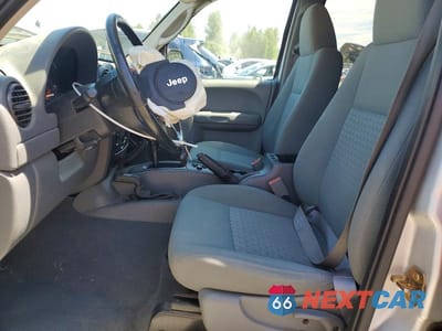 Zdjęcie 7 z 13 samochodu: 2005 JEEP LIBERTY SPORT VIN:1J4GL48K15W530012 - miniatura