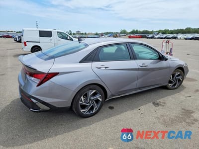 Trzecie zdjęcie samochodu z tyłu: 2025 HYUNDAI ELANTRA SEL SPORT VIN:KMHLM4DG4SU892616 - miniatura