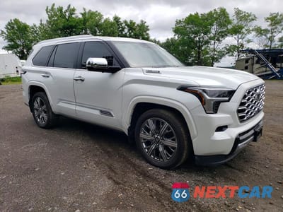 Czwarte zdjęcie samochodu z boku: 2026 TOYOTA SEQUOIA CAPSTONE VIN:7SVAAABA3TX076228 - miniatura