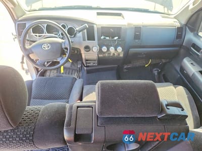 Zdjęcie 8 z 12 samochodu: 2010 TOYOTA TUNDRA CREWMAX SR5 VIN:5TFEY5F13AX096355 - miniatura