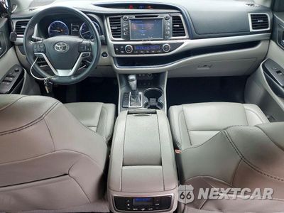 Zdjęcie 8 z 14 samochodu: 2019 TOYOTA HIGHLANDER XLE VIN:5TDJZRFH6KS950374 - miniatura