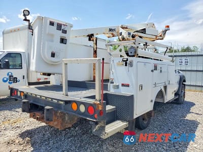 Czwarte zdjęcie samochodu z boku: 2014 FORD F450 SUPER DUTY BUCKET TRUCK VIN:1FDUF4GT9EEA94411 - miniatura