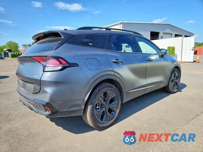 Trzecie zdjęcie samochodu z tyłu: 2025 KIA SPORTAGE X LINE VIN:KNDPYDDH4S7251483 - miniatura