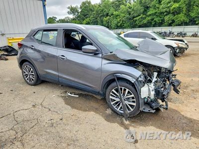 Czwarte zdjęcie samochodu z boku: 2021 NISSAN KICKS SV VIN:3N1CP5CV4ML473649 - miniatura