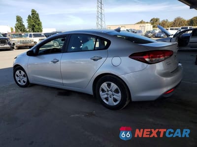 Drugie zdjęcie samochodu z przodu: 2018 KIA FORTE LX VIN:3KPFK4A75JE208066 - miniatura