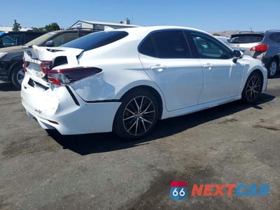 Trzecie zdjęcie samochodu z tyłu: 2021 TOYOTA CAMRY SE VIN:4T1S31AK9MU023132 - miniatura