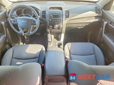 Zdjęcie 8 z 13 samochodu: 2012 KIA SORENTO LX VIN:5XYKTDA6XCG219301 - miniatura