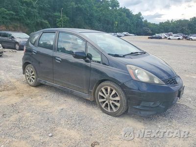 Czwarte zdjęcie samochodu z boku: 2013 HONDA FIT SPORT VIN:JHMGE8H6XDC038328 - miniatura
