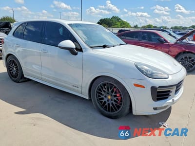 Czwarte zdjęcie samochodu z boku: 2016 PORSCHE CAYENNE GTS VIN:WP1AD2A28GLA78473 - miniatura