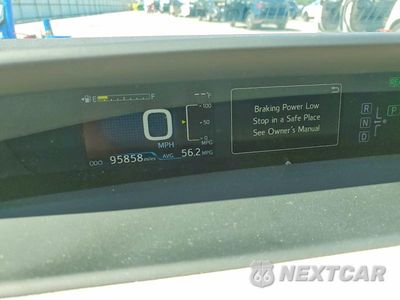 Zdjęcie 9 z 12 samochodu: 2017 TOYOTA PRIUS TWO ECO VIN:JTDKARFU4H3536996 - miniatura