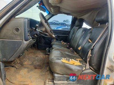 Zdjęcie 7 z 12 samochodu: 2006 CHEVROLET SILVERADO C2500 HEAVY DUTY VIN:1GCHC23U46F173871 - miniatura