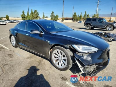 Czwarte zdjęcie samochodu z boku: 2018 TESLA MODEL S VIN:5YJSA1E28JF281554 - miniatura