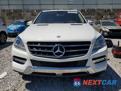 Piąte zdjęcie samochodu w środku: 2015 MERCEDES-BENZ ML 350 4MATIC VIN:4JGDA5HB5FA441185 - miniatura