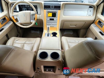 Zdjęcie 8 z 14 samochodu: 2010 LINCOLN NAVIGATOR VIN:5LMJJ2J50AEJ02161 - miniatura