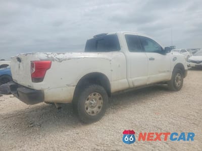 Trzecie zdjęcie samochodu z tyłu: 2018 NISSAN TITAN XD S VIN:1N6AA1C32JN506699 - miniatura