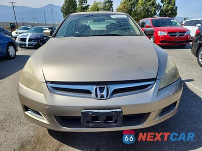 Piąte zdjęcie samochodu w środku: 2006 HONDA ACCORD LX VIN:JHMCM56436C000475 - miniatura