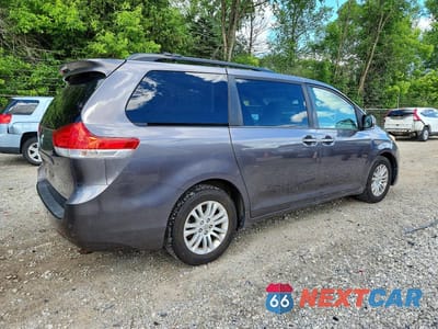 Trzecie zdjęcie samochodu z tyłu: 2013 TOYOTA SIENNA XLE 8-PASSENGER VIN:5TDYK3DC5DS362220 - miniatura
