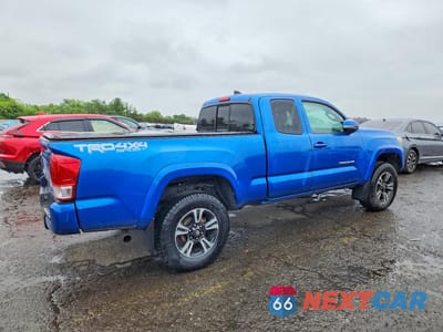 Trzecie zdjęcie samochodu z tyłu: 2017 TOYOTA TACOMA TRD SPORT VIN:5TFSZ5ANXHX047514 - miniatura