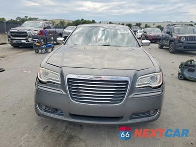 Piąte zdjęcie samochodu w środku: 2011 CHRYSLER 300 LIMITED VIN:2C3CA5CG3BH585675 - miniatura