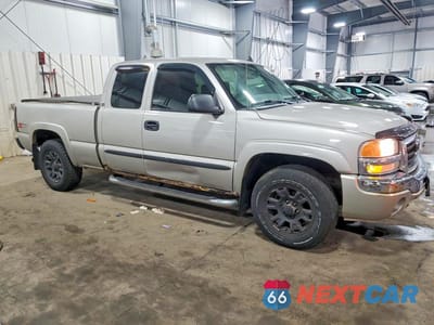 Czwarte zdjęcie samochodu z boku: 2006 GMC NEW SIERRA K1500 VIN:1GTEK19B36E168897 - miniatura