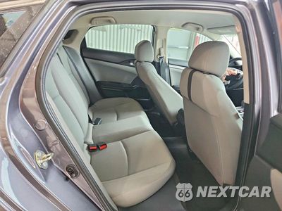 Zdjęcie 10 z 12 samochodu: 2018 HONDA CIVIC LX VIN:19XFC2F56JE033562 - miniatura