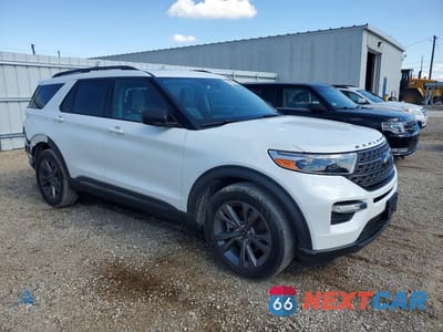 Czwarte zdjęcie samochodu z boku: 2021 FORD EXPLORER XLT VIN:1FMSK8DH8MGA38599 - miniatura