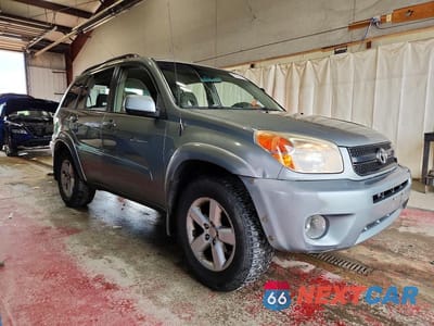 Czwarte zdjęcie samochodu z boku: 2004 TOYOTA RAV4 BASE VIN:JTEHD20V340022221 - miniatura