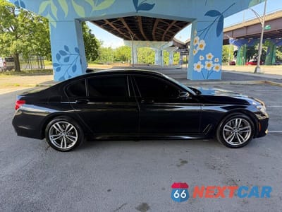Zdjęcie 15 z 15 samochodu: 2019 BMW 750I XDRIVE VIN:WBA7F2C56K8240643 - miniatura