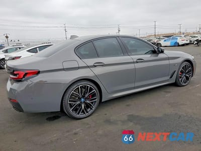Trzecie zdjęcie samochodu z tyłu: 2022 BMW 530E VIN:WBA13AG07NCK61992 - miniatura