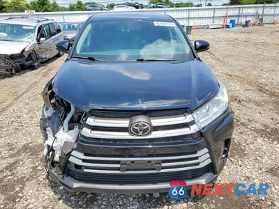 Piąte zdjęcie samochodu w środku: 2019 TOYOTA HIGHLANDER LE VIN:5TDBZRFH2KS727351 - miniatura