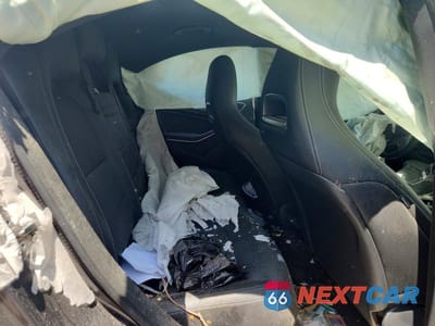 Zdjęcie 10 z 12 samochodu: 2019 MERCEDES-BENZ CLA 250 VIN:WDDSJ4EB1KN760151 - miniatura