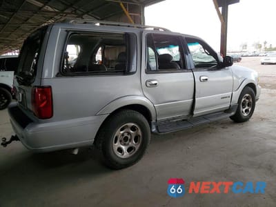 Trzecie zdjęcie samochodu z tyłu: 2000 LINCOLN NAVIGATOR VIN:5LMRU27A2YLJ00349 - miniatura