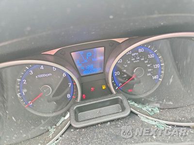 Zdjęcie 9 z 14 samochodu: 2012 HYUNDAI TUCSON GLS VIN:KM8JU3AC2CU524052 - miniatura