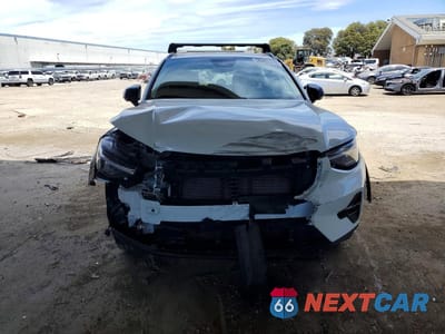 Piąte zdjęcie samochodu w środku: 2025 VOLVO XC40 PLUS VIN:YV4L12UC4S2527196 - miniatura