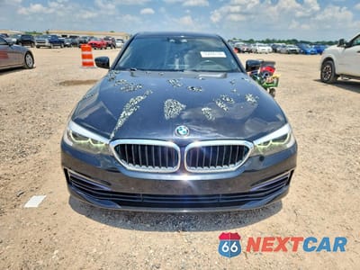 Piąte zdjęcie samochodu w środku: 2019 BMW 530E VIN:WBAJA9C51KB389488 - miniatura