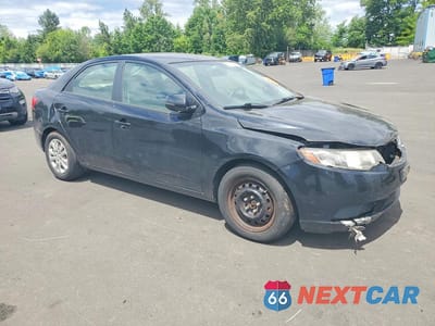 Czwarte zdjęcie samochodu z boku: 2013 KIA FORTE VIN:KNAFU4A21D5708169 - miniatura