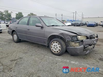 Czwarte zdjęcie samochodu z boku: 1998 TOYOTA CAMRY LE VIN:JT2BG22KXW0241810 - miniatura